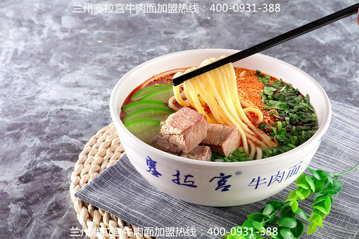 走出蘭州，想吃一碗正宗蘭州牛肉面就找塞拉宮牛肉面